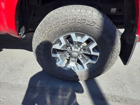 Used 2018 Toyota Tacoma TRD Sport w/ Technology Package RWD image 9
