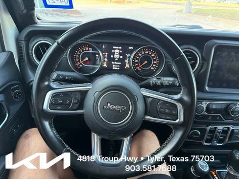 Used 2021 Jeep Wrangler Unlimited Sahara AWD/4WD image 16
