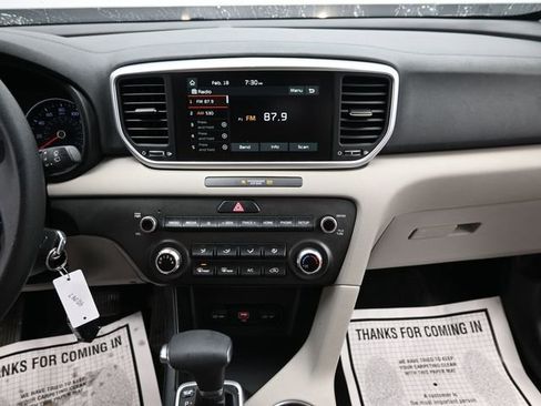 Used 2022 Kia Sportage LX image 16