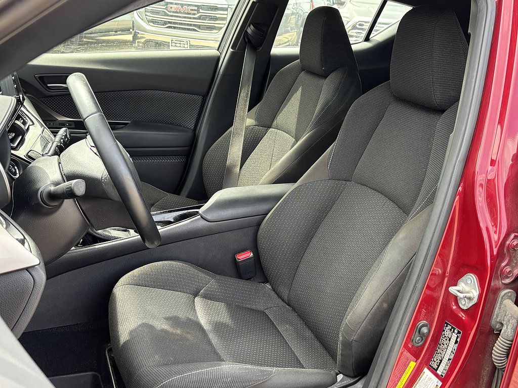 Used 2019 Toyota C-HR XLE FWD image 7