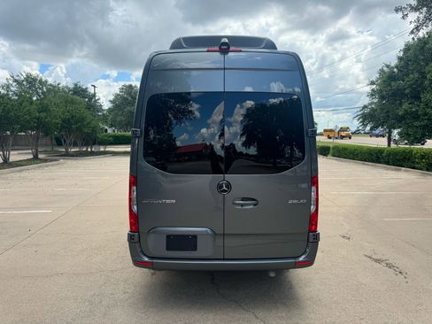 Used 2019 Mercedes-Benz Sprinter 2500 image 7