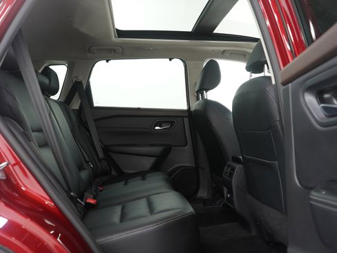 Used 2023 Nissan Rogue SL w/ SL Premium Package image 12