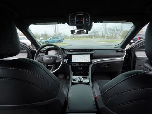 New 2026 Jeep Grand Cherokee Altitude image 22