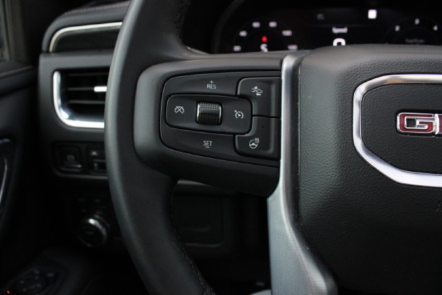 Used 2023 GMC Yukon SLT w/ SLT Luxury Package AWD/4WD image 12