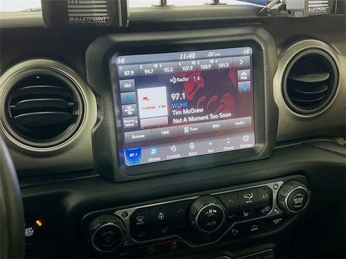 Used 2021 Jeep Gladiator Willys image 17