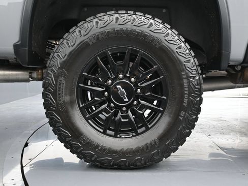 Used 2025 Chevrolet Silverado 2500 ZR2 w/ Technology Package AWD/4WD image 18