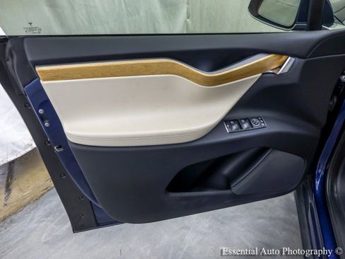 Used 2018 Tesla Model X 100D image 36