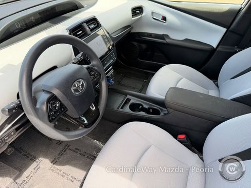 Used 2021 Toyota Prius LE AWD/4WD image 16