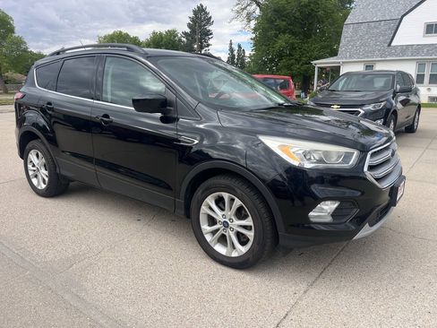 Used 2017 Ford Escape SE w/ Equipment Group 201A AWD/4WD image 5