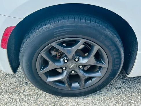 Used 2019 Chrysler Pacifica Touring-L Plus w/ S Appearance Package FWD image 23