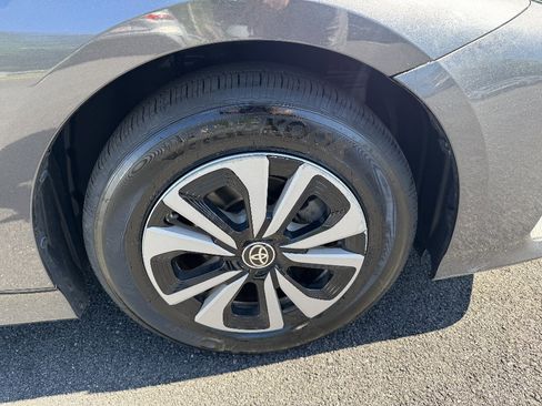 Used 2018 Toyota Prius Prime Premium FWD image 20