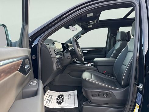 Used 2025 Chevrolet Tahoe Premier image 22