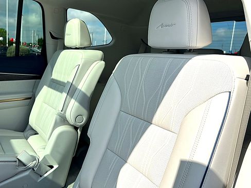 New 2026 Buick Enclave Avenir w/ Super Cruise Package FWD image 17