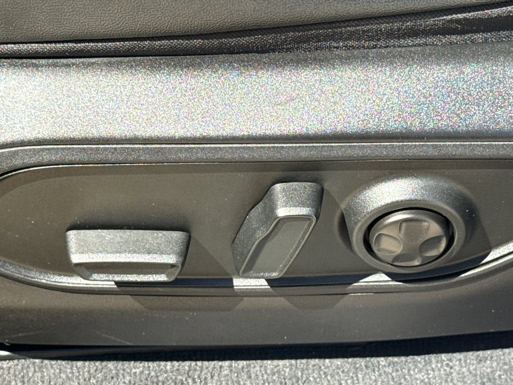 Used 2023 Jeep Grand Cherokee Altitude RWD image 21