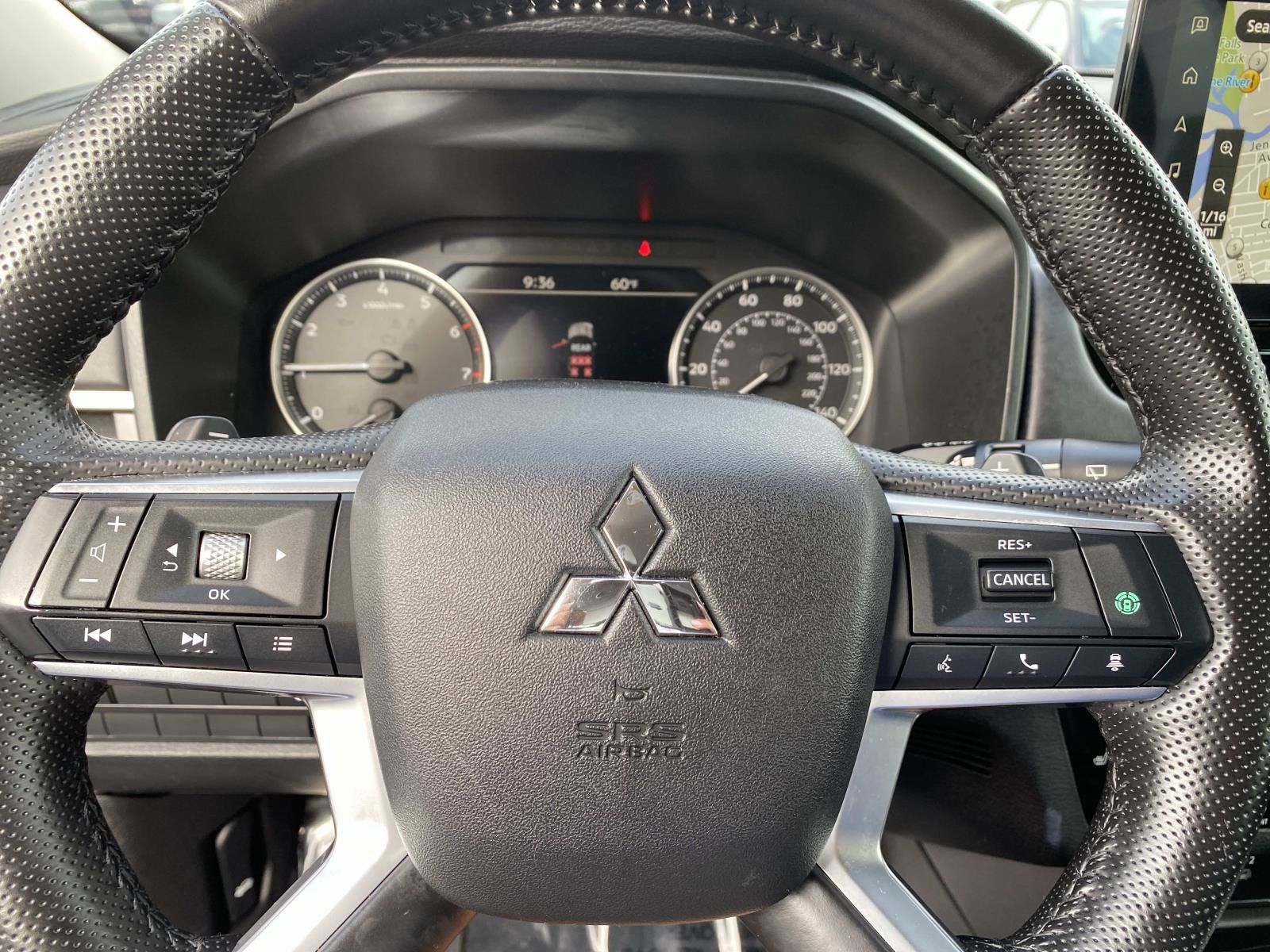 Used 2025 Mitsubishi Outlander SE FWD image 17