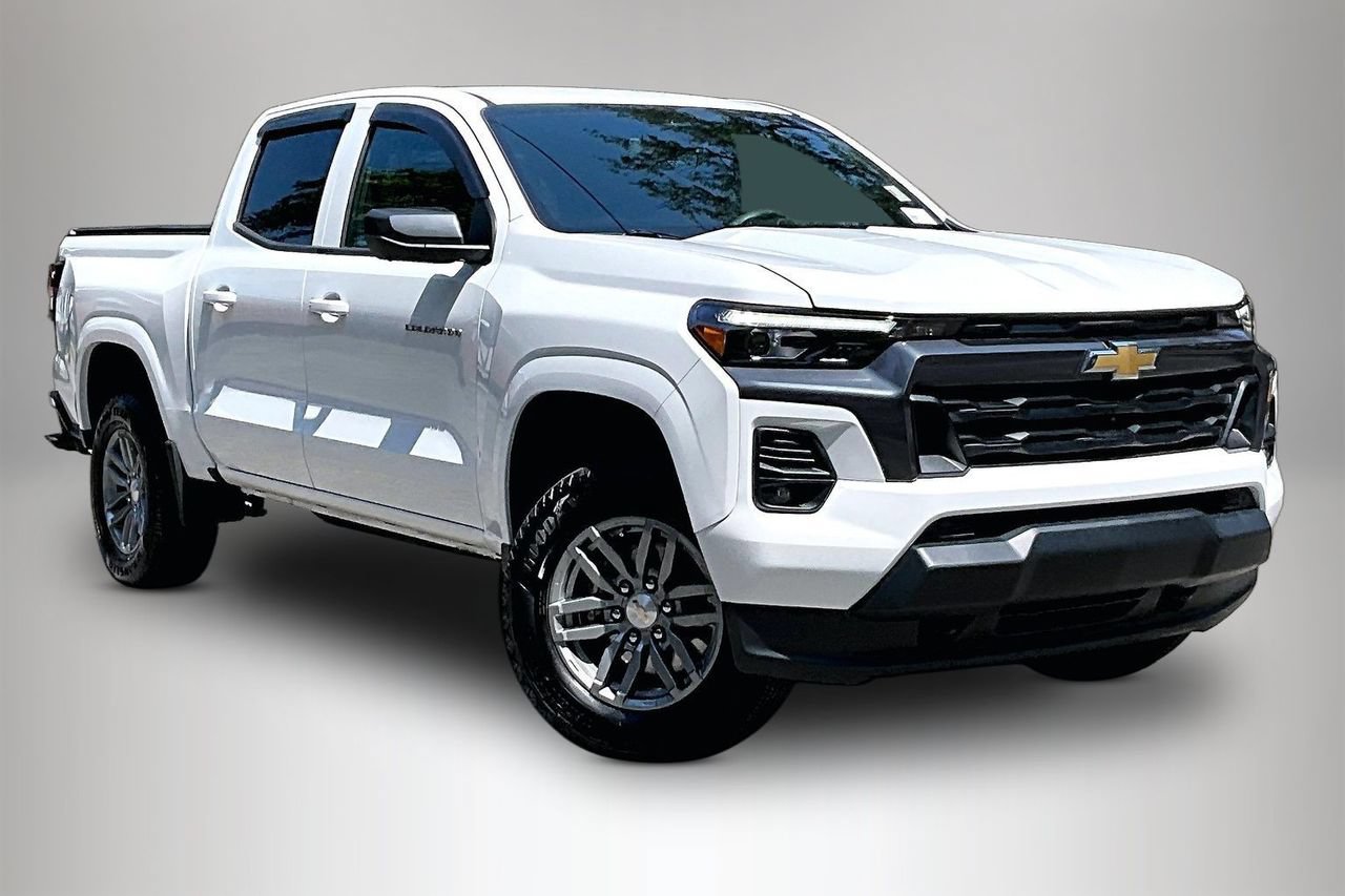 Used 2025 Chevrolet Colorado LT w/ LT Convenience Package AWD/4WD image 2