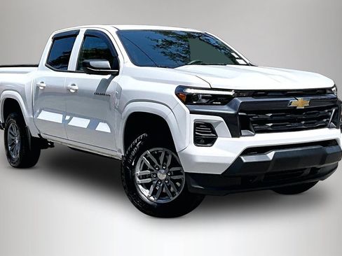 Used 2025 Chevrolet Colorado LT w/ LT Convenience Package AWD/4WD image 2