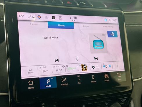 Used 2022 Jeep Grand Cherokee Limited image 15