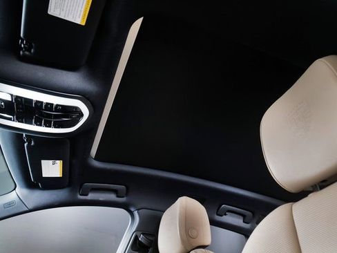 Certified 2023 Porsche Macan image 26