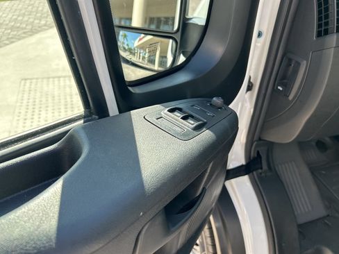 Used 2025 RAM ProMaster 2500 w/ Convenience Group FWD image 10