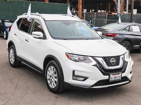 Used 2019 Nissan Rogue SV image 3