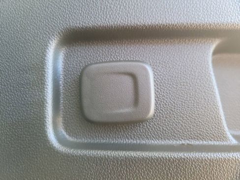 Used 2023 GMC Acadia SLE w/ Driver Convenience Package image 8