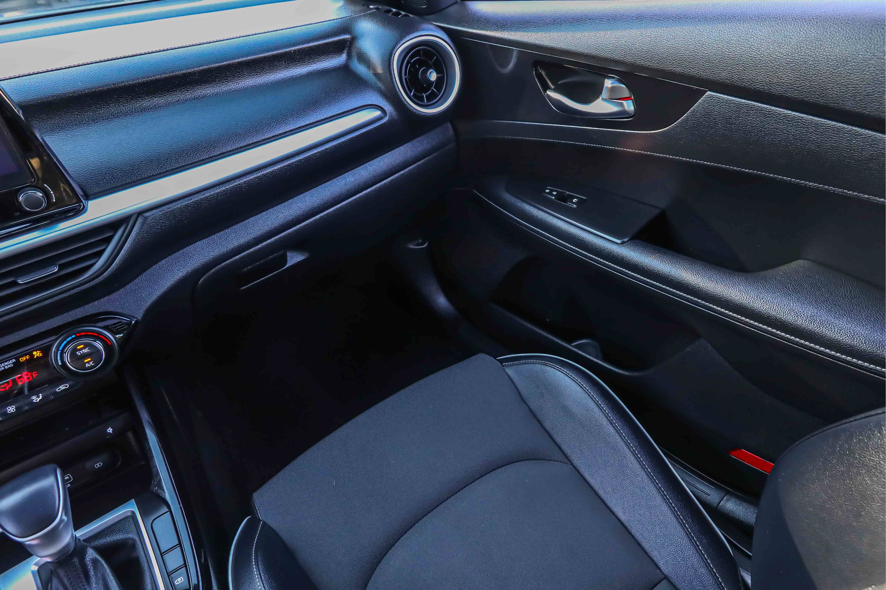 Certified 2023 Kia Forte GT-Line w/ GT-Line Premium Package FWD image 18