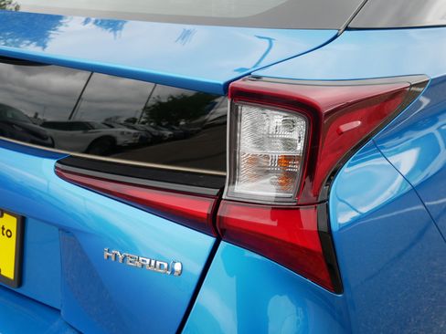 Used 2021 Toyota Prius LE FWD image 17