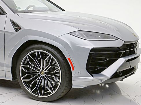 Used 2026 Lamborghini Urus SE AWD/4WD image 17