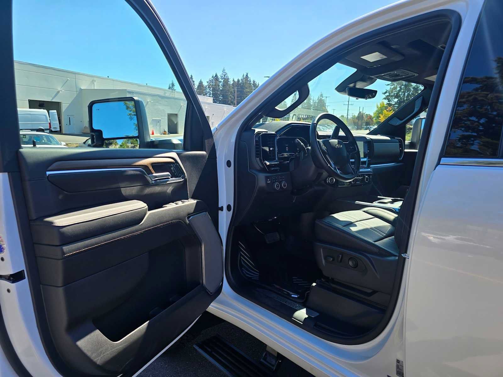 Used 2024 Chevrolet Silverado 2500 High Country w/ Technology Package AWD/4WD image 19