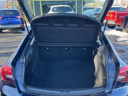 Used 2019 Buick Regal Preferred w/ Driver Confidence Package I image 10