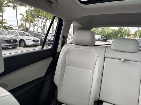 Used 2018 Volkswagen Tiguan SE AWD/4WD image 17