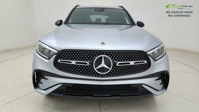 Used 2025 Mercedes-Benz GLC 300 4MATIC image 18