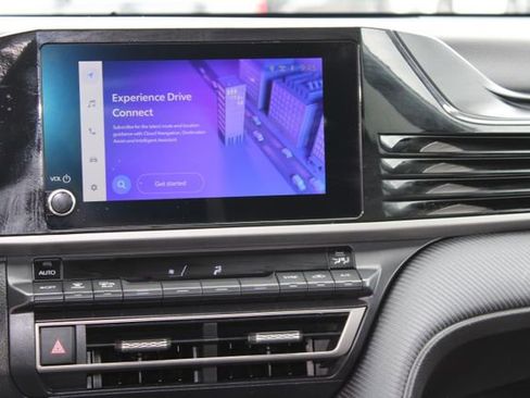 Used 2025 Toyota Camry SE image 13