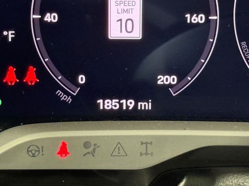 Used 2023 Porsche Taycan image 29