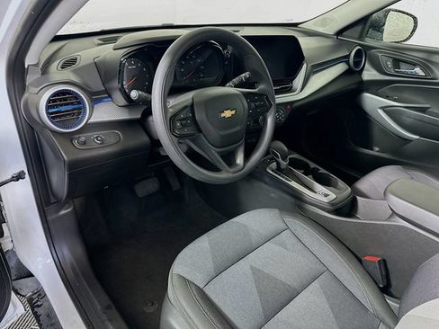 Used 2025 Chevrolet Trax LS FWD image 10