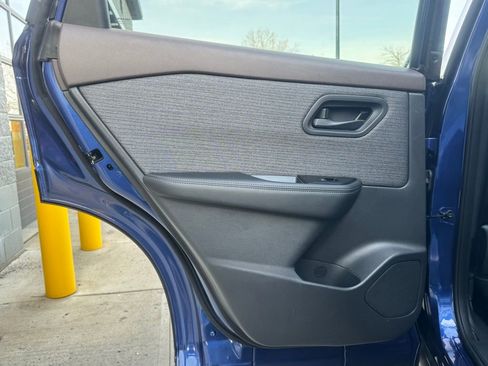 Used 2021 Nissan Rogue S image 33