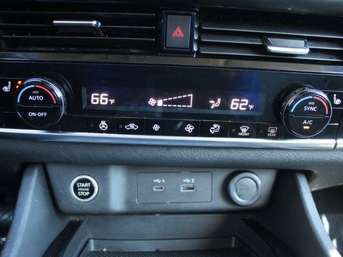 Used 2021 Nissan Rogue SV w/ Premium Package image 43