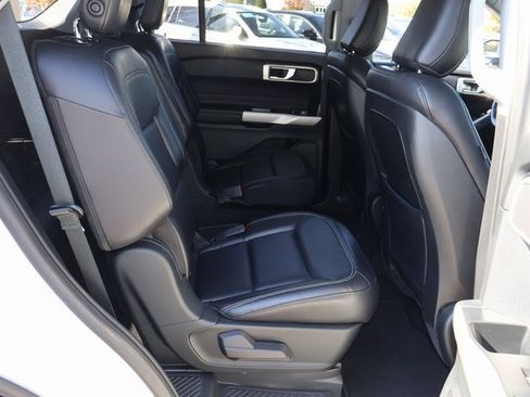 Used 2020 Ford Explorer XLT w/ Equipment Group 202A image 18