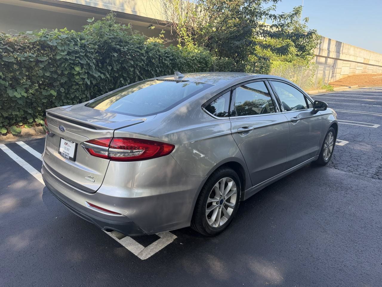 Used 2020 Ford Fusion SE FWD image 5