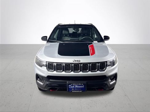 Used 2024 Jeep Compass Trailhawk AWD/4WD image 3