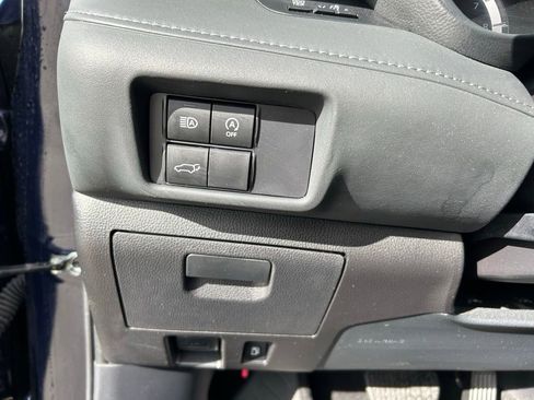 Used 2025 Toyota Highlander XLE AWD/4WD image 24