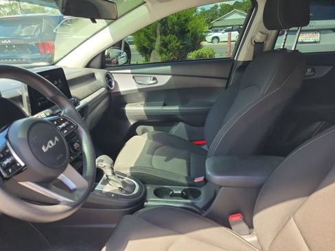 Used 2024 Kia Forte LXS w/ LXS Technology Package FWD image 17
