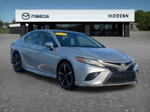 Used 2018 Toyota Camry XSE FWD image 9