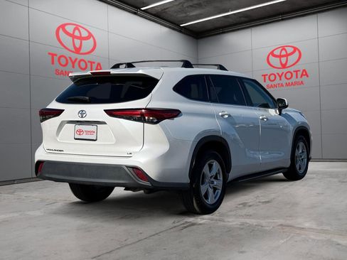 Used 2022 Toyota Highlander LE image 10