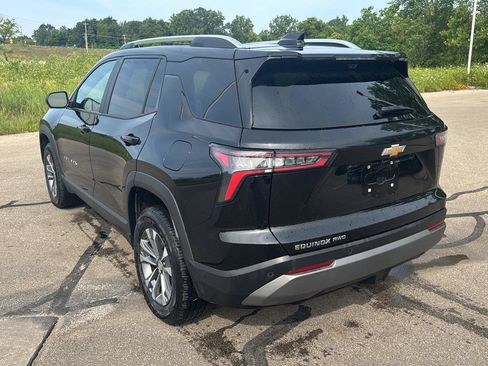 Used 2025 Chevrolet Equinox LT w/ Convenience Package II AWD/4WD image 3
