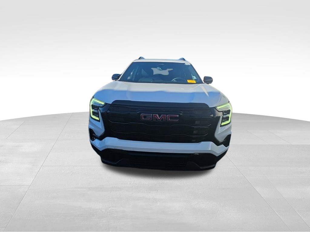 Used 2025 GMC Terrain Elevation w/ Elevation Premium Package AWD/4WD image 9