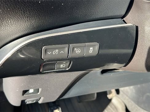 Used 2019 Toyota Prius LE image 21