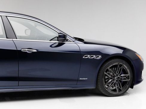Used 2020 Maserati Quattroporte S GranSport image 35
