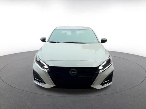 Used 2025 Nissan Altima 2.5 SV FWD image 4